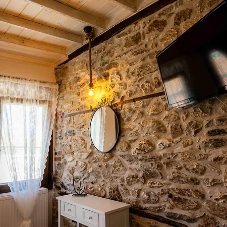 Leontis بيت للعطل *