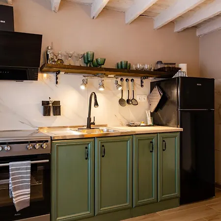 Leontis بيت للعطل Proti