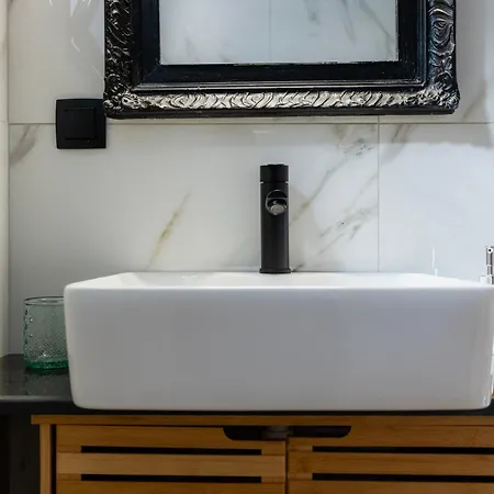 Leontis بيت للعطل